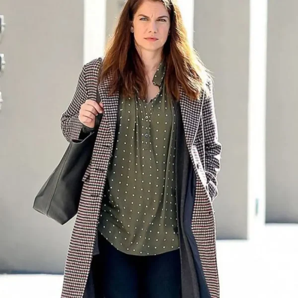 anna-chlumsky-coat.webp
