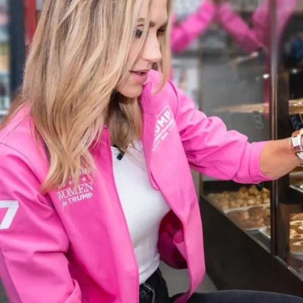 campaign-advisor-pink-jacket.webp